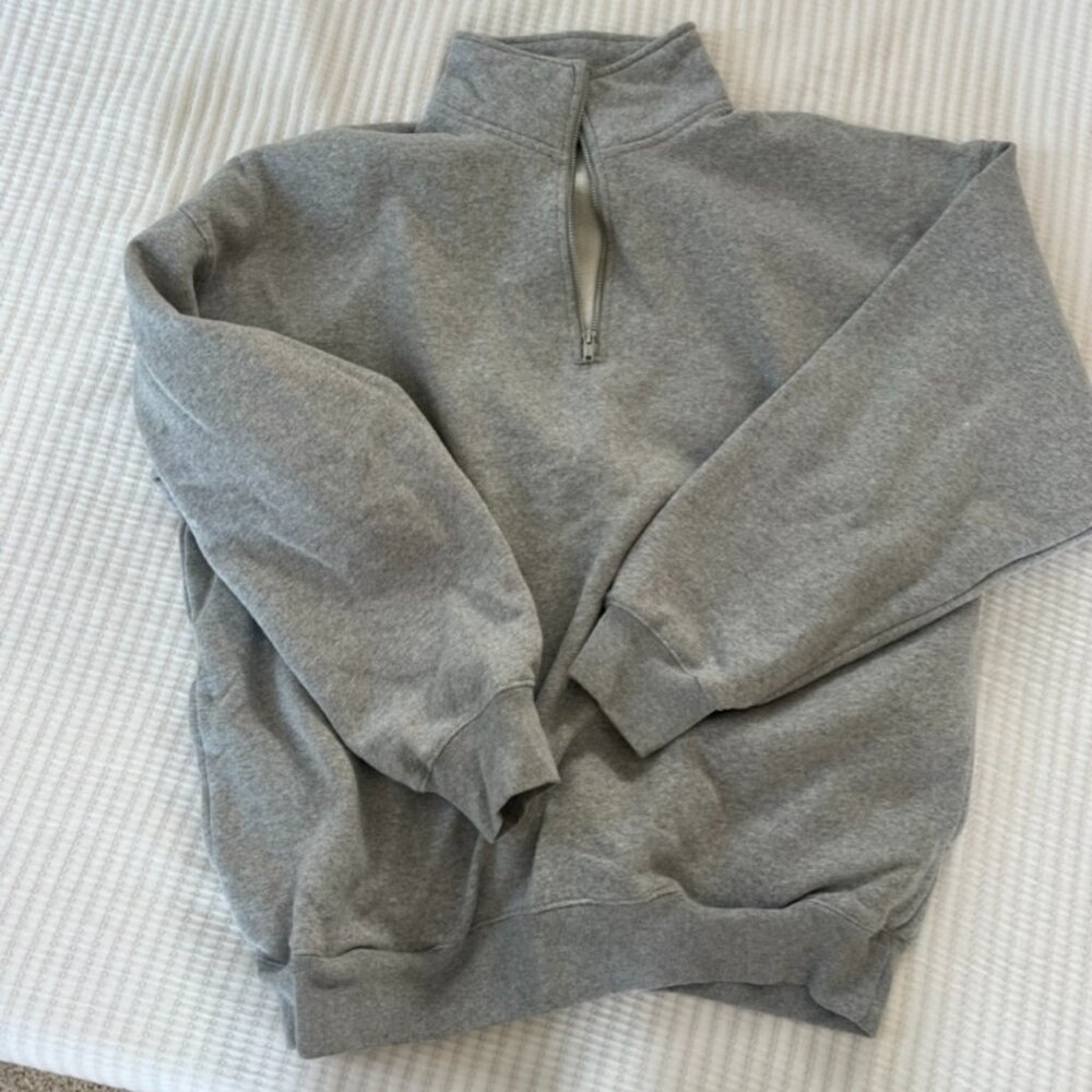 BRANDY MELVILLE oversized grey quarter zip